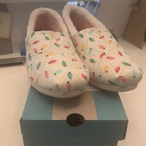 Toms Christmas lights shoes